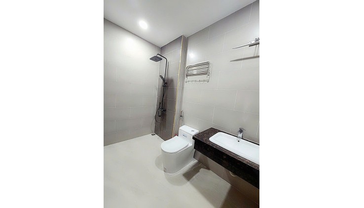 BÁN NHÀ HXH QUẬN 9 MỚI ĐẸP-3 TẦNG-HOÀN CÔNG ĐỦ-GIÁ 5,5 TỶ THỰNG LƯỢNG